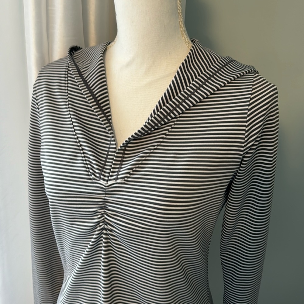 EUC Prana hooded striped stretchy top grey/navy and white